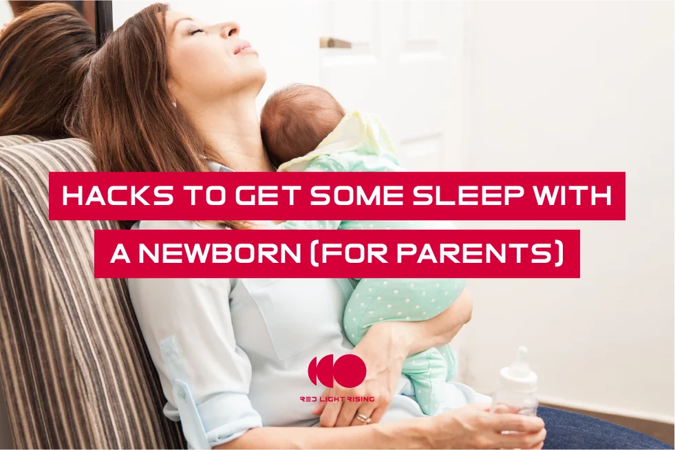 Tipps, um mit einem Neugeborenen etwas Schlaf zu bekommen (für Eltern)